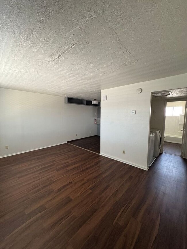 Building Photo - 3208 E Almartin St
