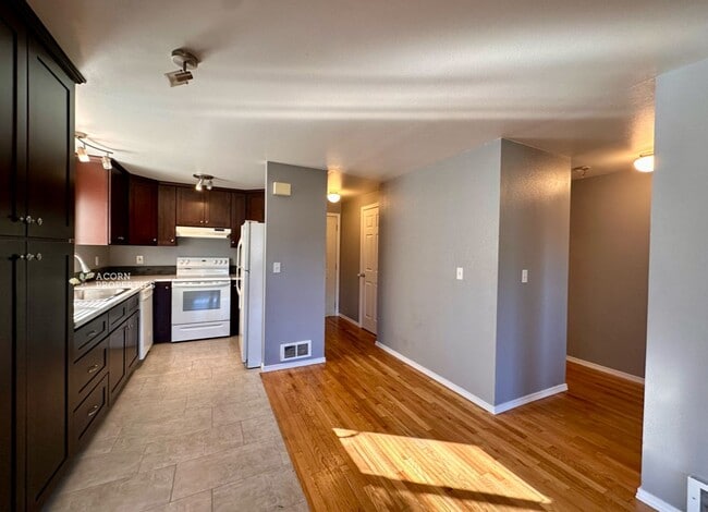 Photo - 537 NE Ellis Way Unidad A102