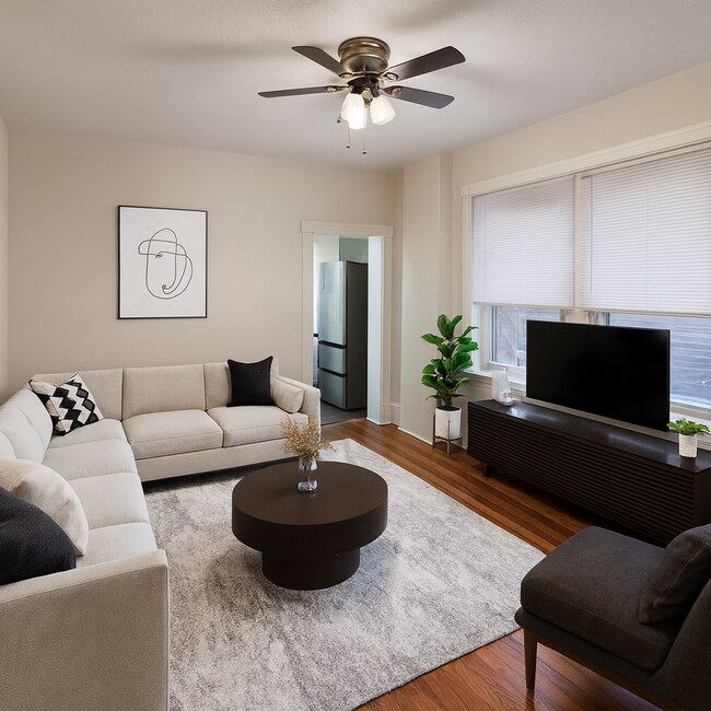 Building Photo - 5102 Spruce St Unit 2R