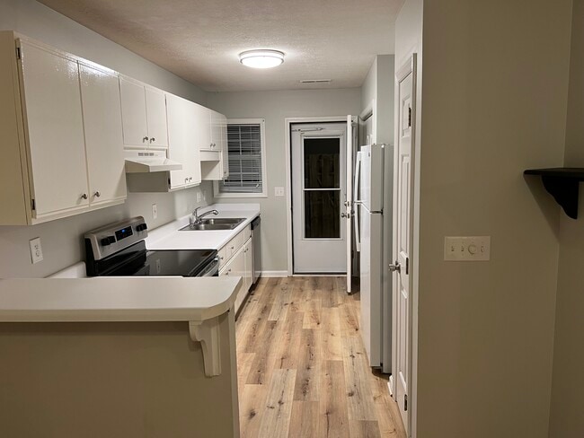 Kitchen - 4311 Jasmine Cove Way