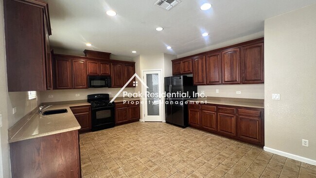Photo - Spacious 4bd/2.5ba House with 2 Car Garage
