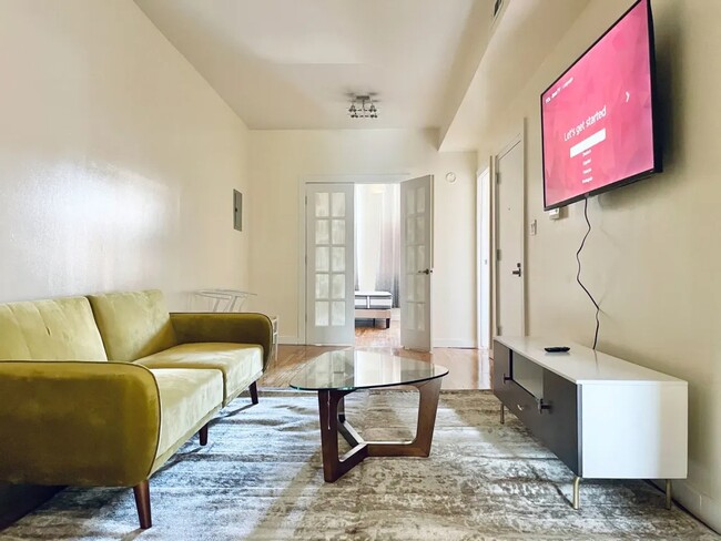 Building Photo - Furnished room/NOT APARTMENT Unit 3FL