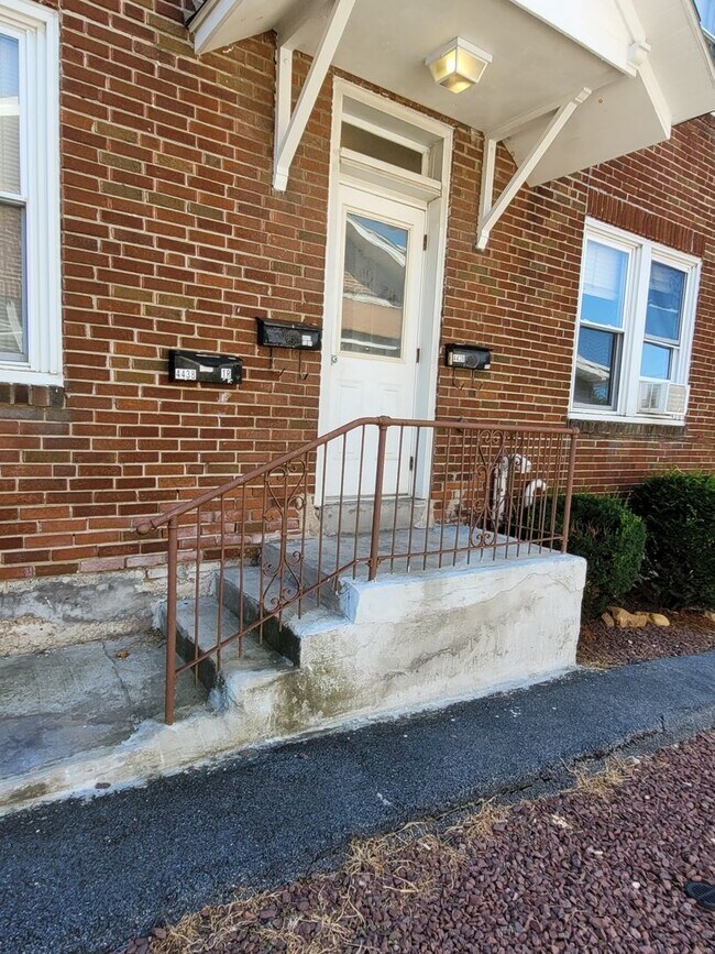 Building Photo - 4438 Kutztown Rd Unit 1R Rental