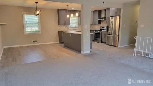 Photo - 125 Merchants Ave