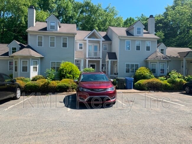 Building Photo - 7332 Mdw Gln Dr Rental