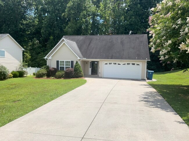 Building Photo - 120 Sweetgum Dr Rental