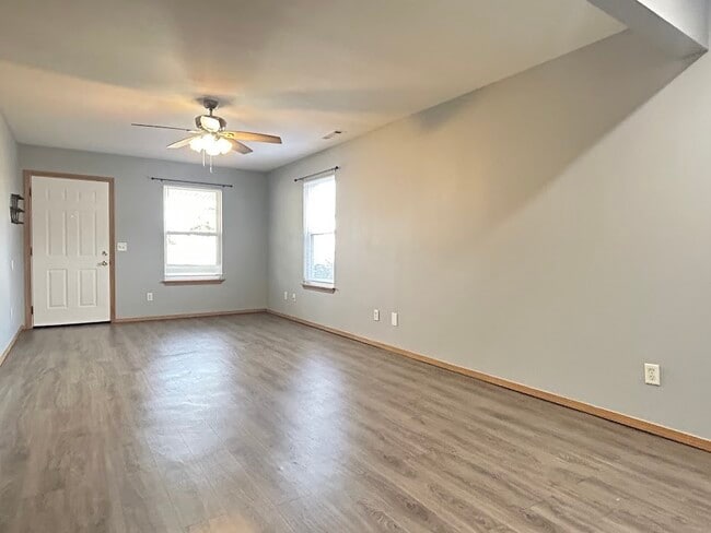 Photo - 807 Maple Dr