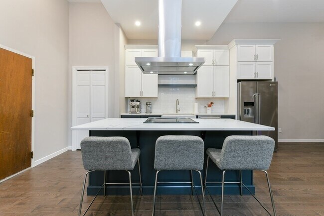 Photo - 743 E 4th St Unit 205