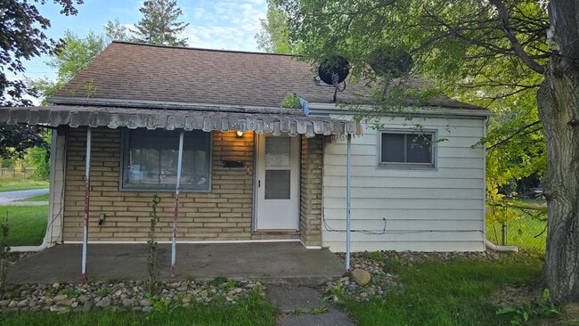 Building Photo - 1503 Gilbert St Rental