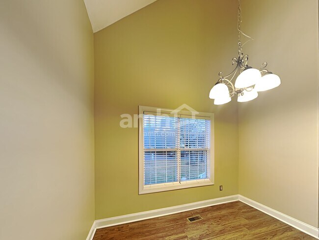 Photo - 1009 Loch Lomond Cir