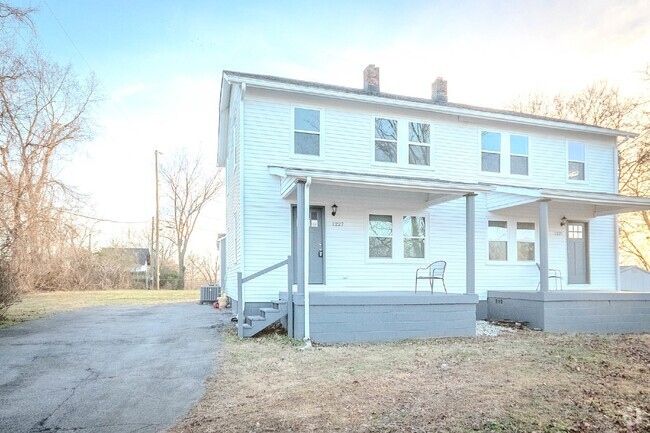 Building Photo - Renovated 3 bed 1 bath in Old Hickory Vill... Rental