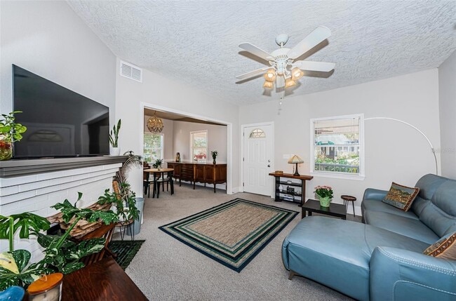 Photo - 833 1st St NE