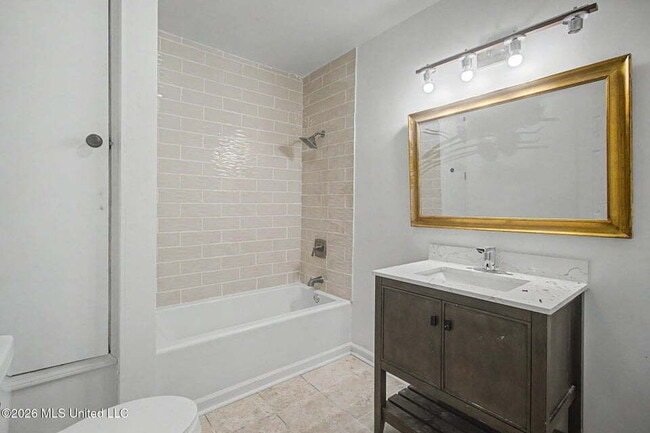 Photo - 3 bed close to D'Iberville! Unit #2