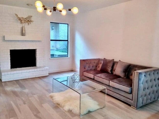 Photo - 824 Banister Ln