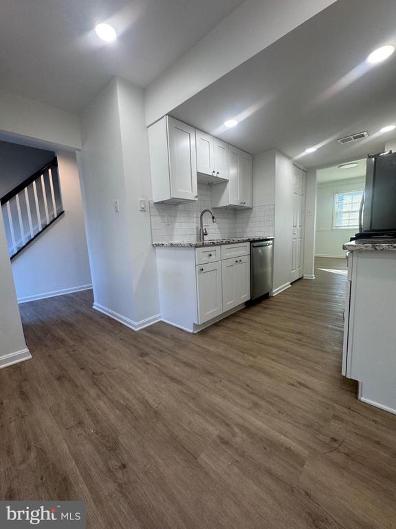 Photo - 2070 Mayflower Dr