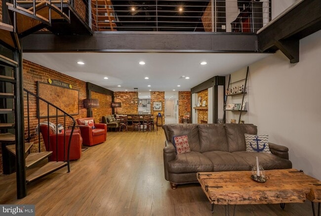 Photo - 840 S Bond St