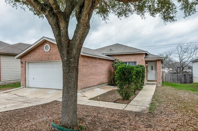 Building Photo - Charming 3/2/2 single-story home in highly desirable Westover Crossing