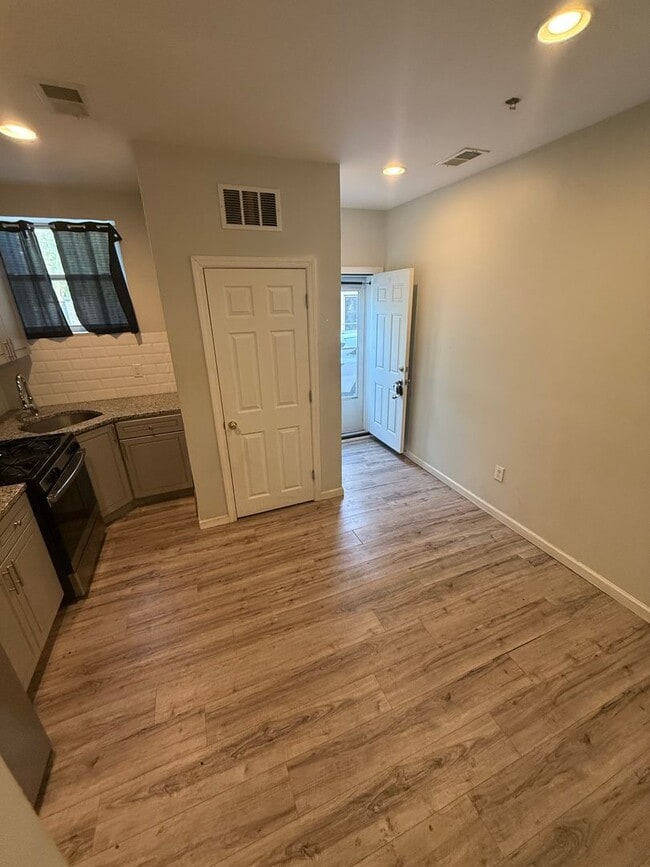 Photo - 1819 S 22nd St Unit 1819 S 22nd, 1B, 1ST FLOOR REAR