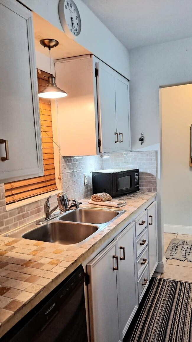 Update Furnished Kitchen - 351 Taylor Ave Unit E9