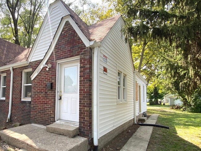 Photo - 1464 N Gladstone Ave