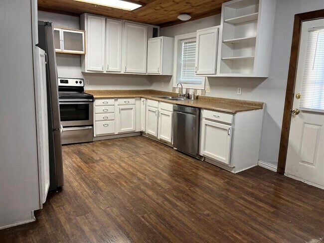 Photo - 207 Masters Ave