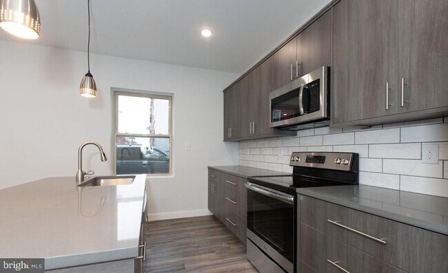 Photo - 1265 N Newkirk St Unit B