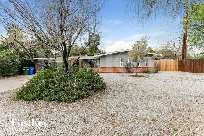 Building Photo - 7744 N 21st Ave Rental