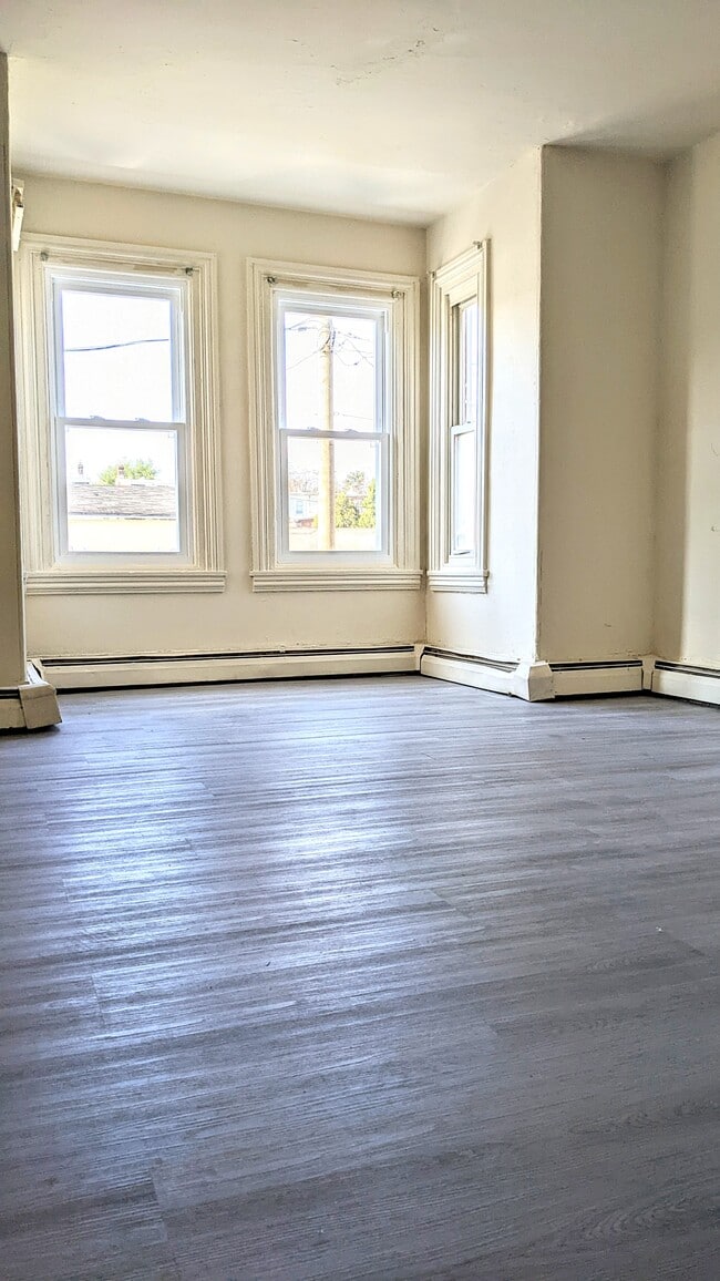 Building Photo - 730 Kohn St Unit 2