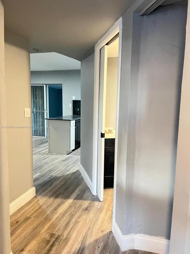 Photo - 451 NE 136th St