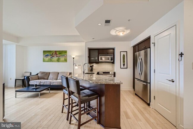 Building Photo - 675 S President St Unit 2107