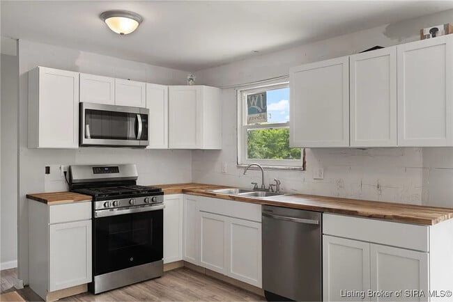 456 Thompson St