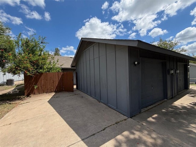 Photo - 317 W William Cannon Dr