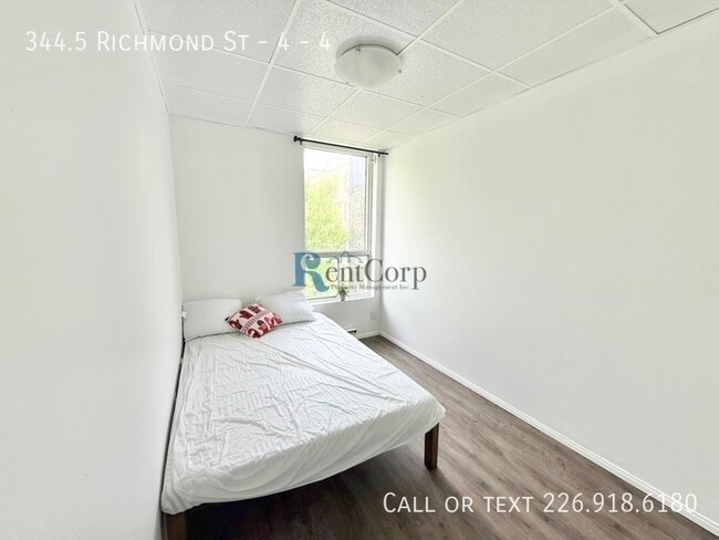 Photo - 344.5 Richmond St