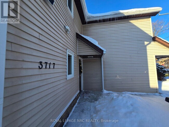 Photo - 3717 Hibbard St Unité Main