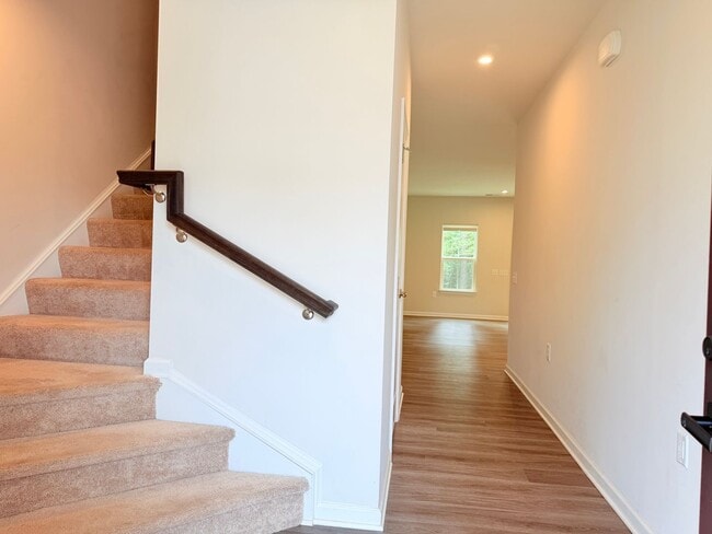 Photo - 137 Capeside Ct