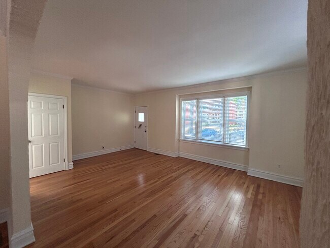 Photo - Amherst Unit 1F