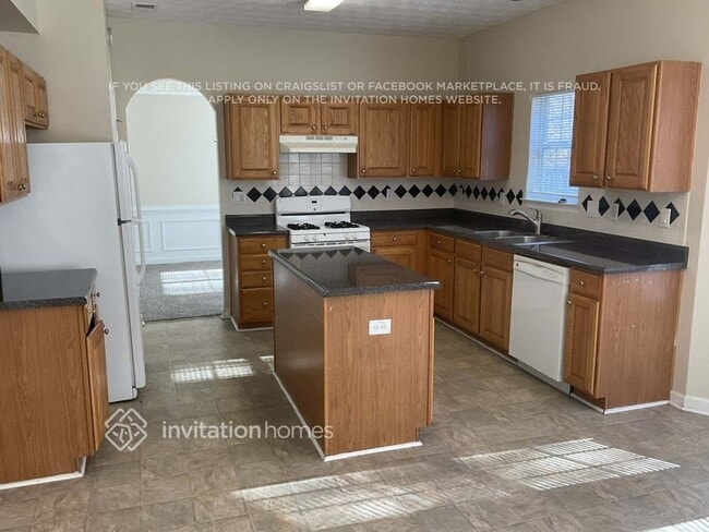 Photo - 2070 Dartmoth Way