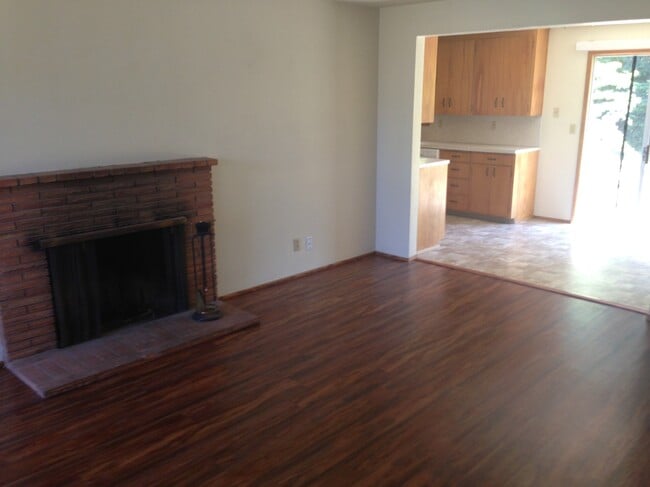 Photo - 820 NE Woodcrest Ave