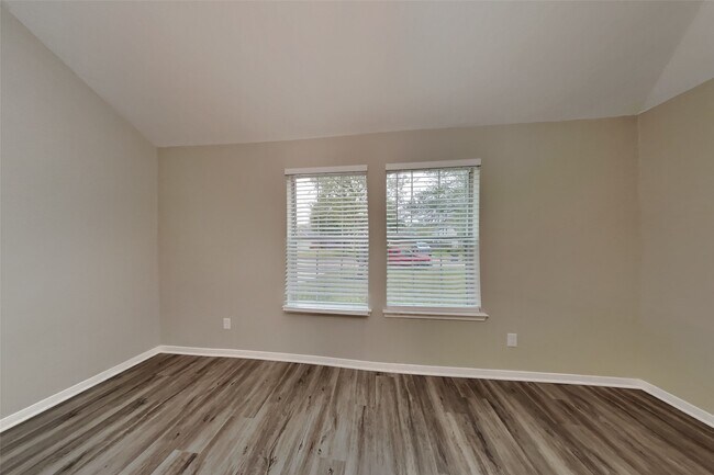 Photo - 3701 Oak Crossing Dr