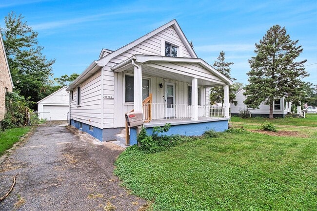 Photo - 23739 Cayuga Ave