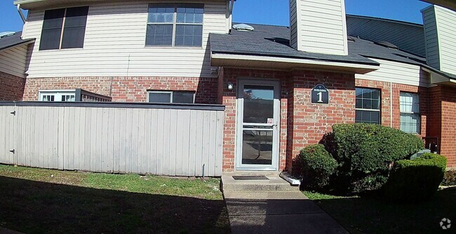 Building Photo - 3636 Greenacres Place Dr Unit 2 Rental