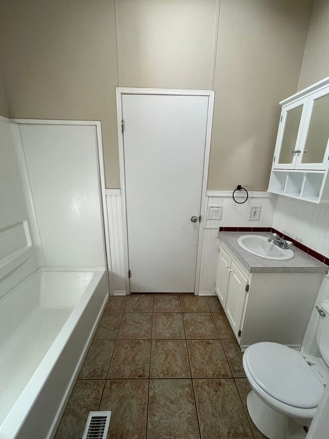 Photo - Country 3-bdr/2-bath with huge yard in Crooked River Ranch!