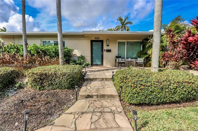 Photo - 930 N 11th Ct