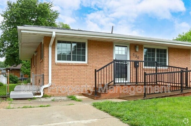 Building Photo - 530 SW Maple St Rental