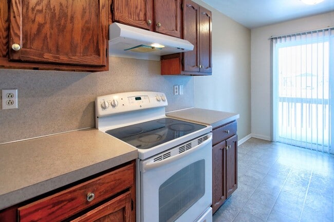 Photo - 2 Bed/1 Bath/Garage -- Top Floor Apartment Unit 14