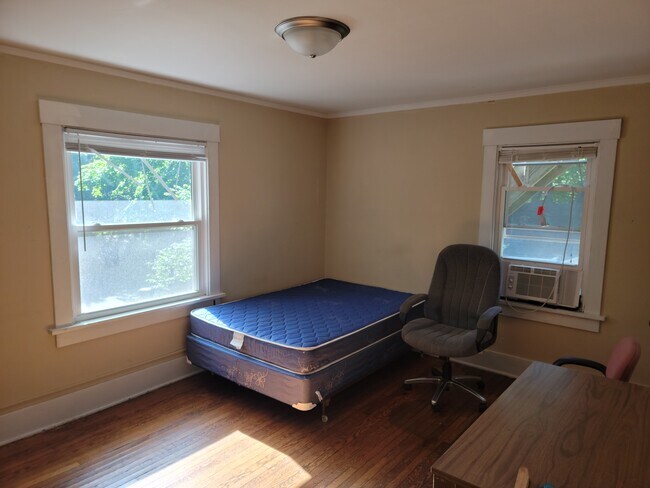 Photo - 809 S Busey Ave