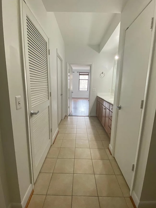 Building Photo - 400 Massachusetts Ave NW Unit 400