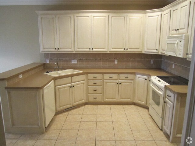 Building Photo - 136 Rue De Montserrat Rental