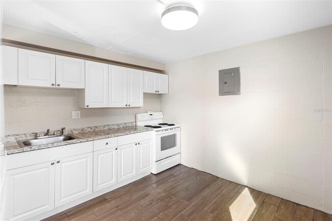 Photo - 901 Colyer St