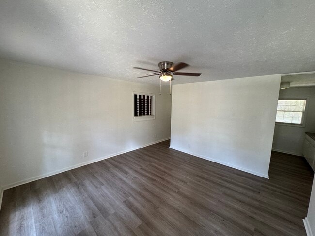 Photo - 1204 Fairlane Dr